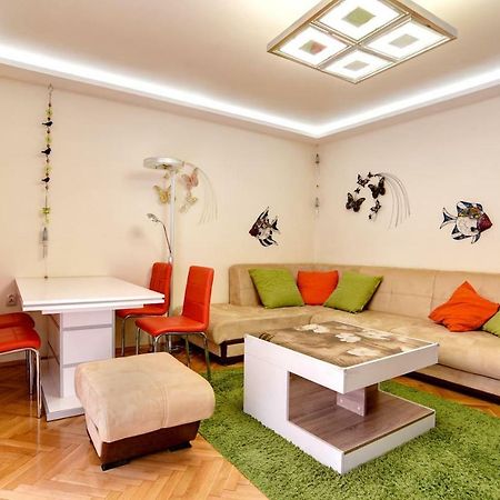 Spacious And Stylish Apartment In The Heart Of Sofia Plus Parking Exterior photo