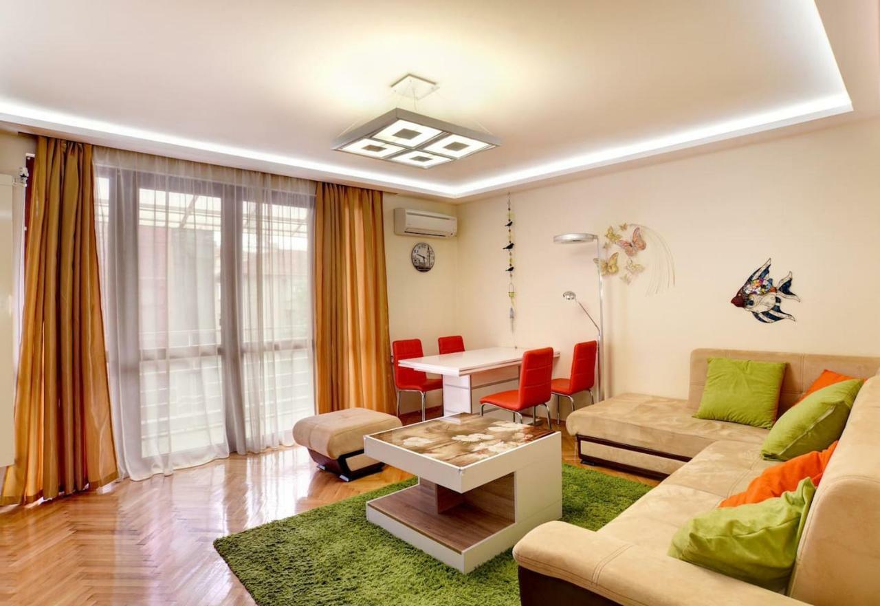 Spacious And Stylish Apartment In The Heart Of Sofia Plus Parking Exterior photo
