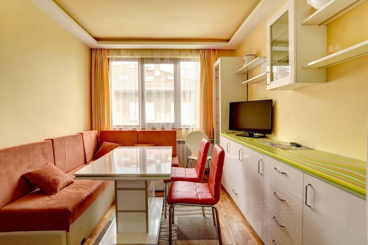 Spacious And Stylish Apartment In The Heart Of Sofia Plus Parking Exterior photo